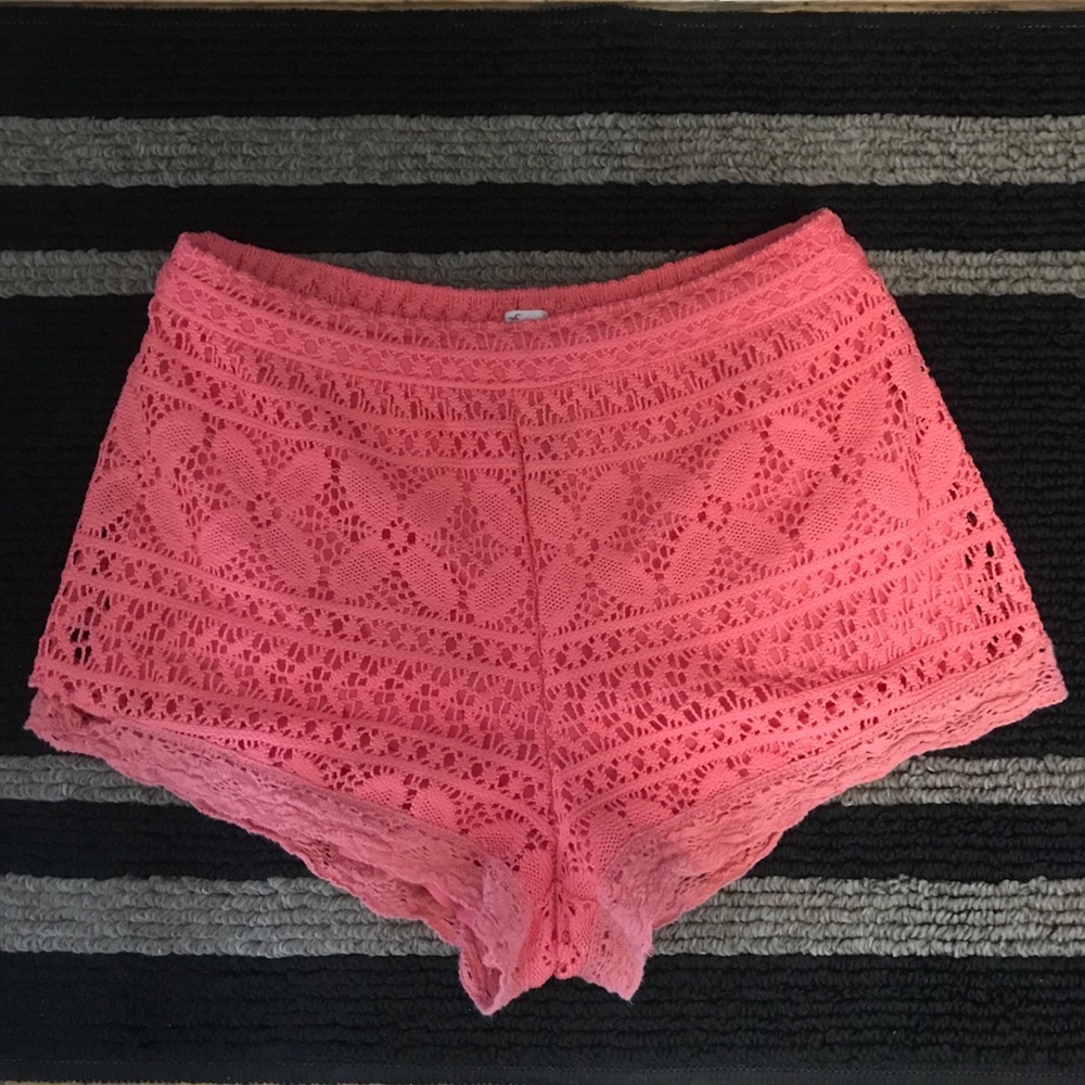 HOLLISTER crotchet shorts